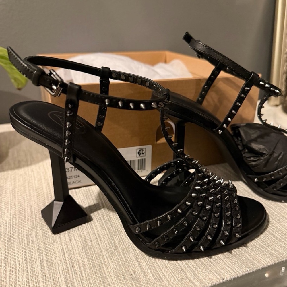 ASH Shoes Desire. 100% cowhide leather heels with small studs. Sz 37